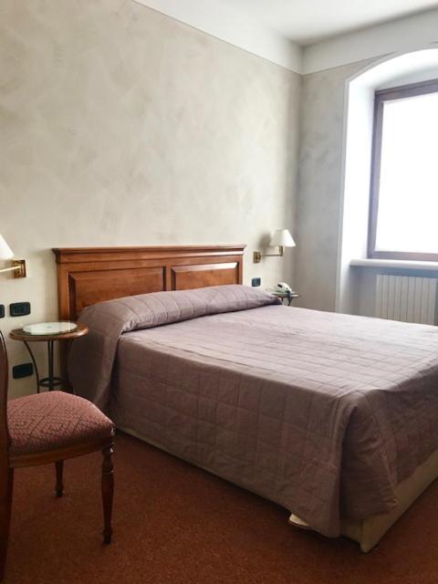 Albergo La Meridiana Кастелнуово дел Гарда Стая снимка