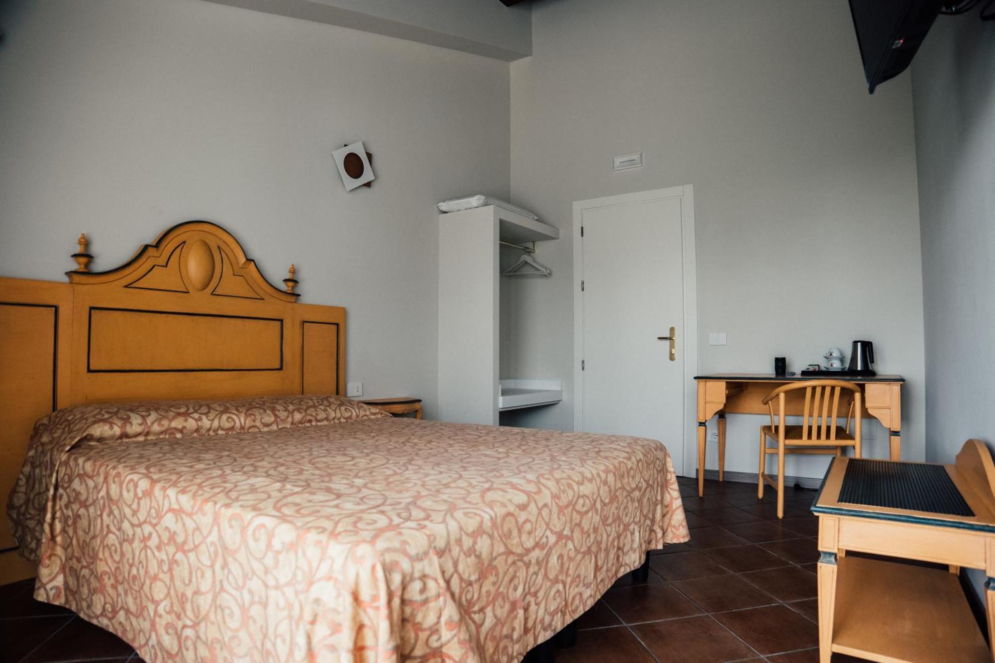 Albergo La Meridiana Кастелнуово дел Гарда Екстериор снимка