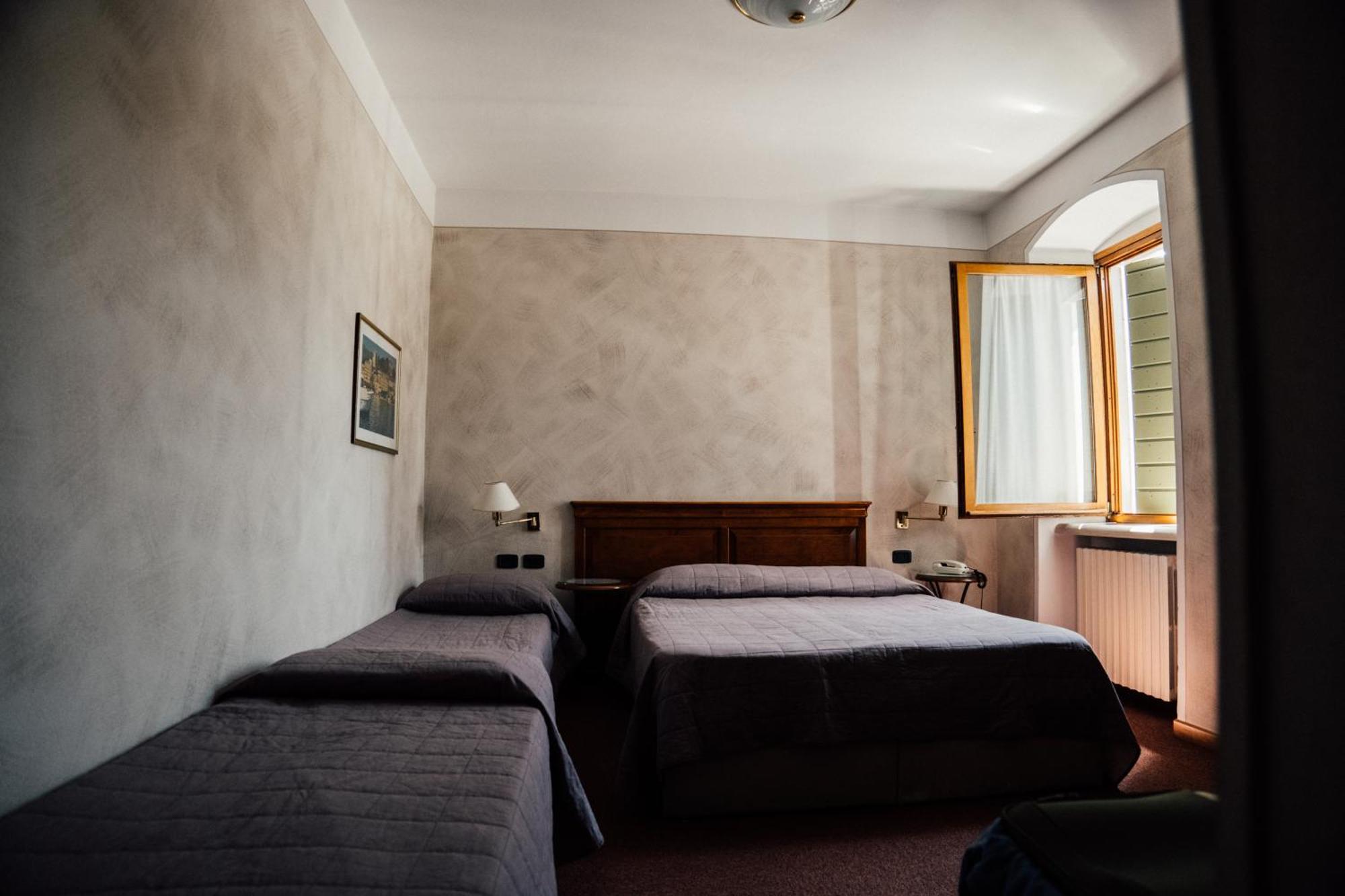 Albergo La Meridiana Кастелнуово дел Гарда Екстериор снимка