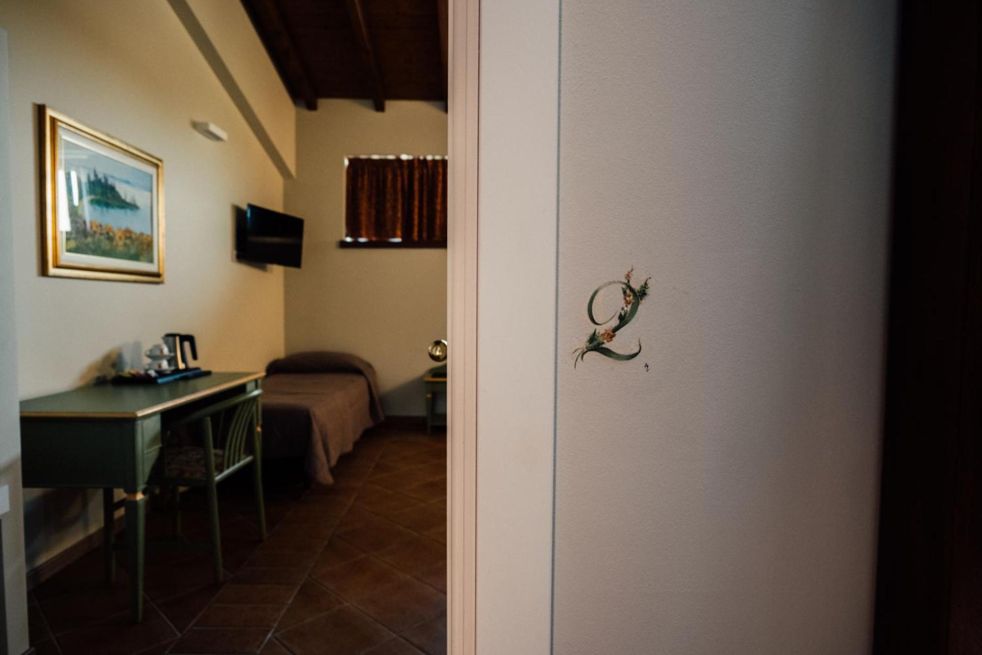 Albergo La Meridiana Кастелнуово дел Гарда Екстериор снимка